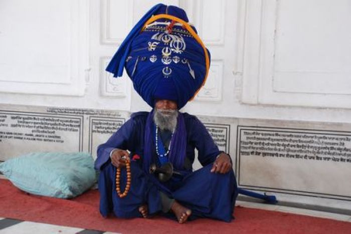 44. Sikh met tulband van ruim honderd meter.JPG